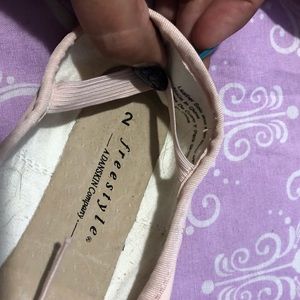 Girls Freestyle by Danskin size 2 ballet shoes
